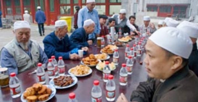 الصين تمنع «الموظفين والطلاب» من صيام رمضان
