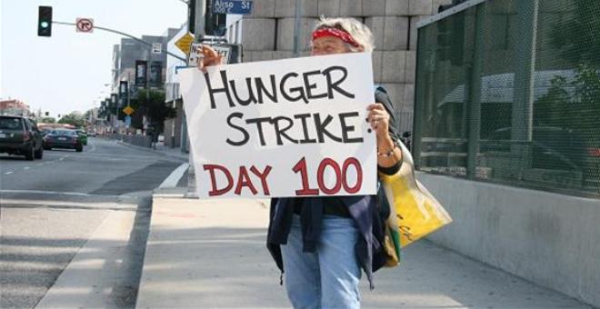 أغرب 8 قصص للإضراب عن الطعام