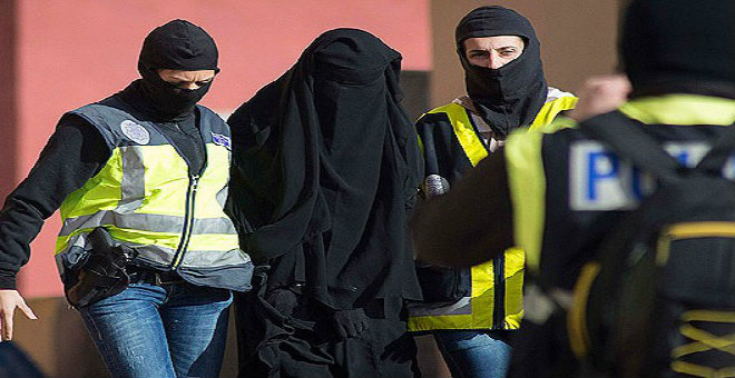 إسبانيا تعتقل إمرأة تجند فتيات لتنظيم 
