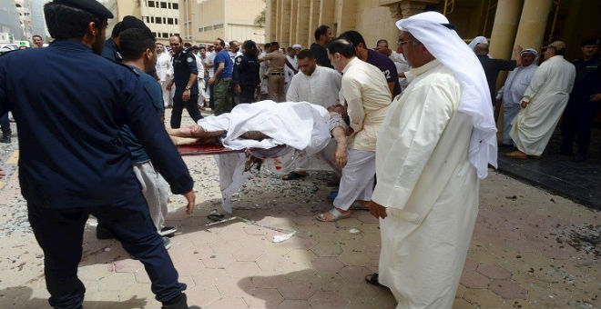 اعتقال ثلاثة أشقاء سعوديين يشتبه في تورطهم بتفجيرات مسجد بالكويت