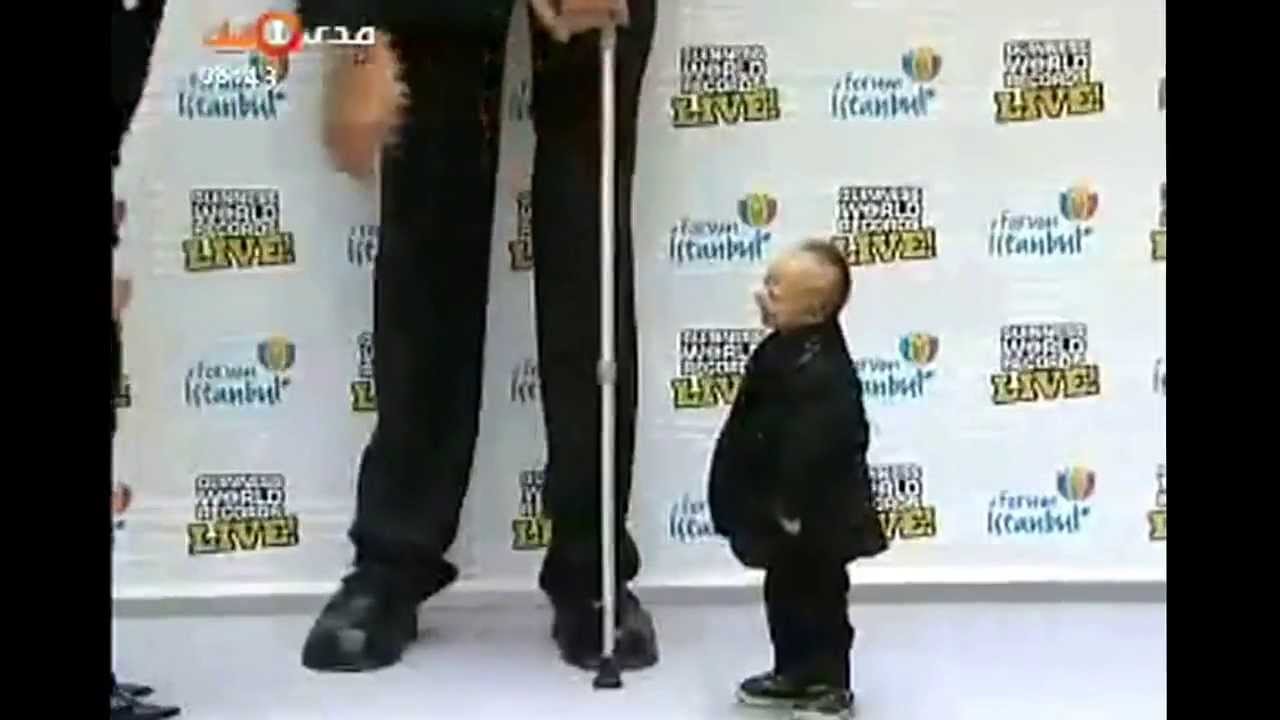 لقاء بين أطول وأقصر رجل في العالم