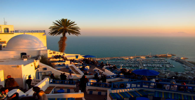 ما هو سر تفضيل السياح الجزائريين لتونس والمغرب؟