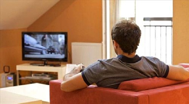 تقرير. المغاربة لا يشاهدون التلفاز بكثرة في فصل الصيف