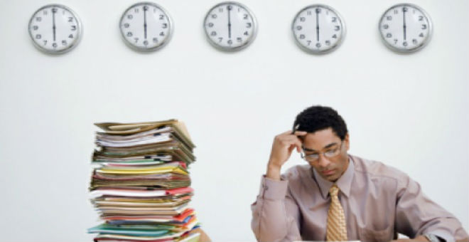 دراسة تكشف العلاقة بين ساعات العمل والسكتة الدماغية