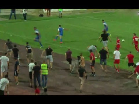 جماهير غاضبة تقتحم الملعب وتهاجم لاعبي فريق إسرائيلي