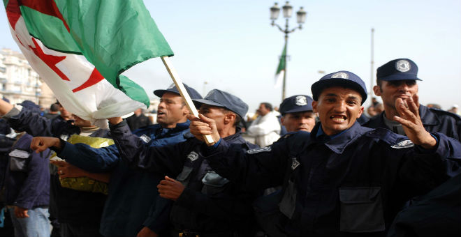 أفراد الحرس البلدي في الجزائر يتظاهرون ضد 
