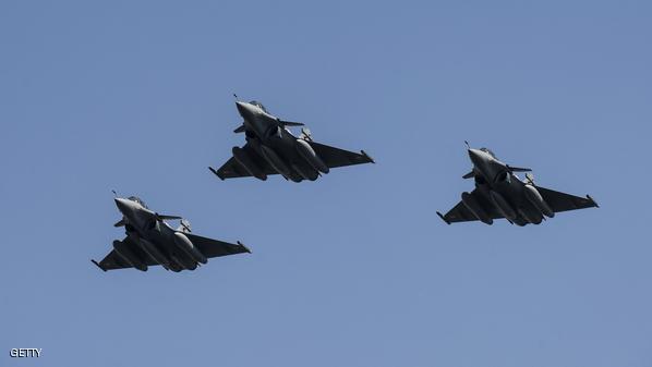 فرنسا تشن أول غارة ضد داعش في سوريا