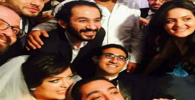 أحمد حلمي يفاجئ شبيهه بحضور زفافه