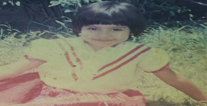 صورة شيرين عبد الوهاب من طفولتها تشعل 