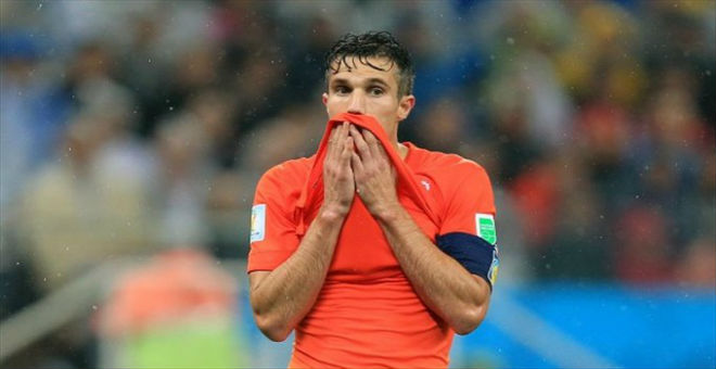 فان بيرسي يقر بصعوبة تأهل هولندا لأمم أوروبا 2016