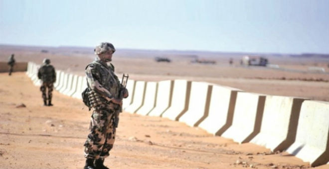 تونس..توقيف سيارتين محملتين بالأسلحة على حدودها مع ليبيا