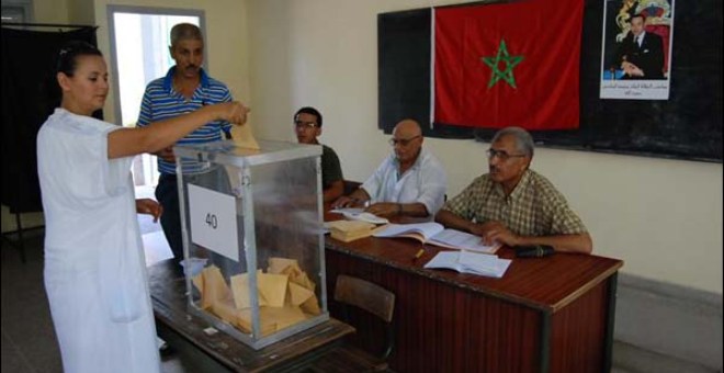 الناخبون المغاربة يتوجهون إلى صناديق الاقتراع لانتخاب ممثليهم في الجماعات والجهات