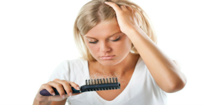 7 أسباب غير متوقعة لتساقط الشعر عند النساء
