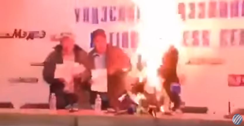وزير التجارة في منغوليا يحرق نفسه في مؤتمر صحفي بسبب اتهامه بالفساد في بلاده