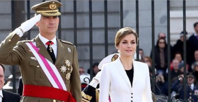 ملك إسپانيا تجنب الأزمة ووزير الدفاع مع الوحدة والدستور