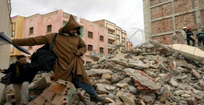 مغاربة يبيتون في العراء خوفا من زلزال محتمل!