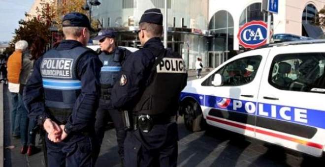 مهاجم قسم الشرطة في باريس تونسي وليس مغربيا