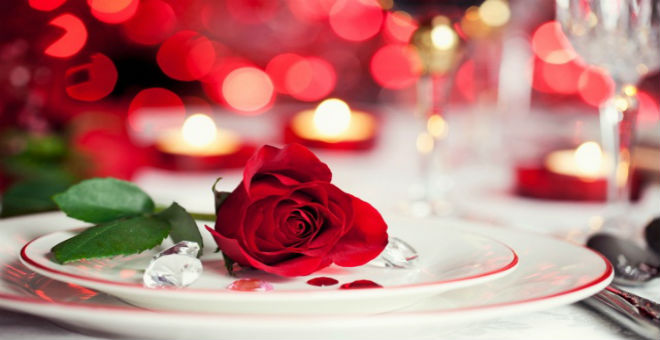 4 أفكار مبتكرة لعشاء رومانسي في يوم الحب