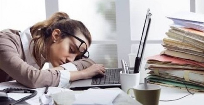 دراسة: القيلولة في المكتب لمدة 20 دقيقة تحسن إنتاجية العامل