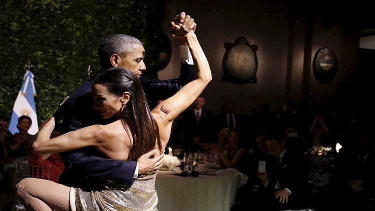 شاهد.. باراك أوباما يرقص التانغو
