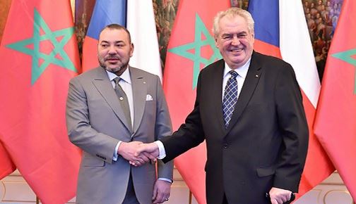 الملك محمد السادس يجري مباحثات على انفراد مع رئيس جمهورية التشيك