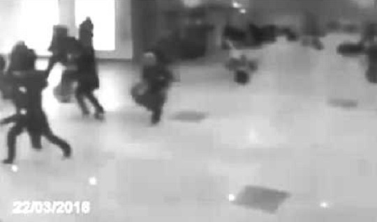 بالفيديو: كاميرا مراقبة تسجل لحظة وقوع انفجار مطار بروكسل