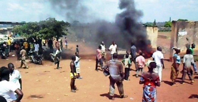 عشرات المغاربة عالقون وسط اشتباكات دموية في ساحل العاج