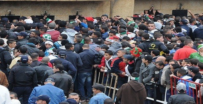 فوضى و عنف بين الجماهير قبل نهائي كأس الجزائر