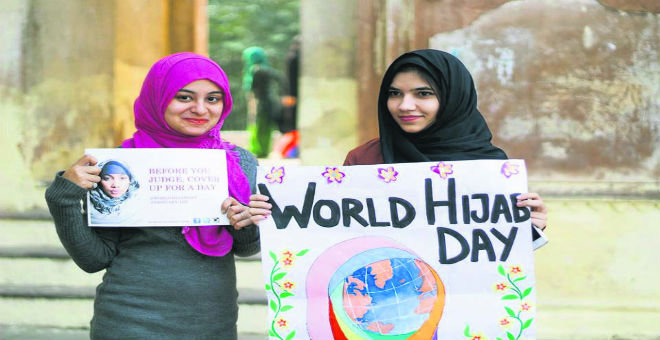 يوم الحجاب..مبادرة طلابية تدعو لارتداء الحجاب ليوم واحد في باريس