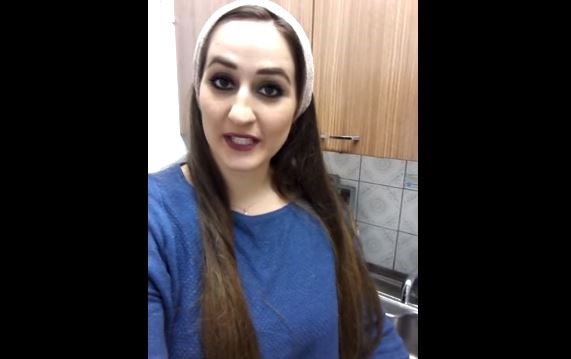بالفيديو .. تركية توجه رسالة لدنيا بوتازوت 