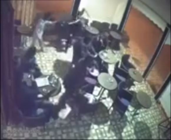 فيديو .. عملية سرقة أمام الملأ في مقهى بأكادير
