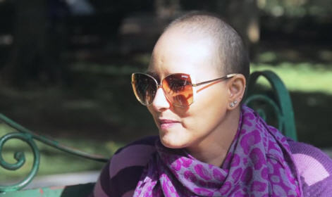 الممثلة منال الصديقي تنهي علاجها من مرض السرطان