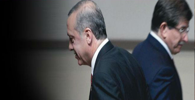 كيف دفع أردوغان رفيق دربه إلى الاستقالة؟