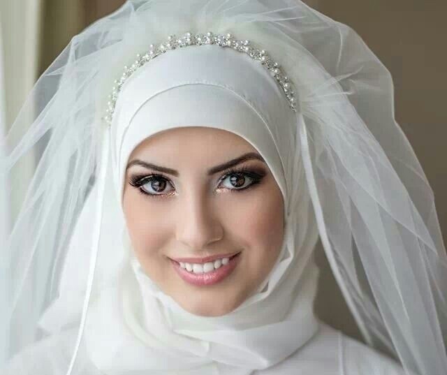 للعروس المحجبة.. فساتين زفاف تركية أنيقة ومحتشمة