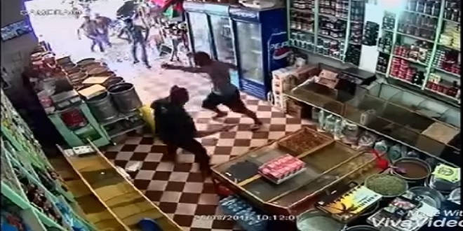 فيديو اعتداء على صاحب محل للمواد الغذائية بالخميسات