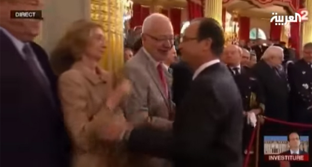 بالفيديو.. مواقف محرجة تعرض لها الرئيس الفرنسي