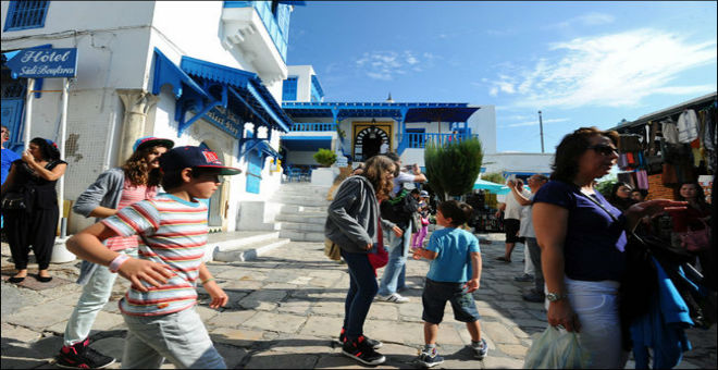 سياح جزائريون يشتكون من سوء المعاملة في تونس