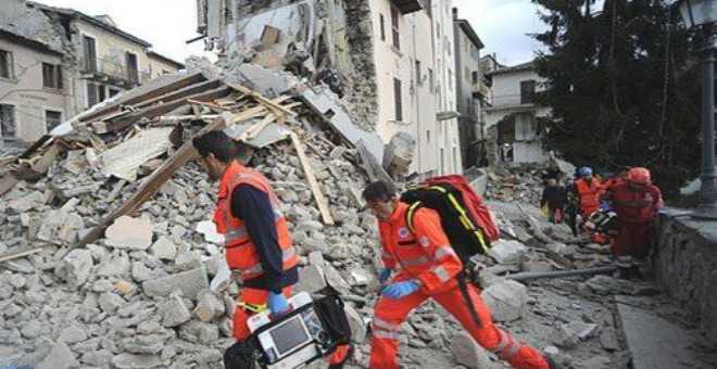 ارتفاع عدد قتلى الزلزال الذي ضرب وسط إيطاليا إلى 247