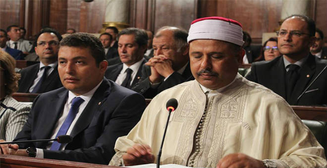 وزير الشؤون الدينية التونسي يخلق الجدل بسبب تصريحاته حول 