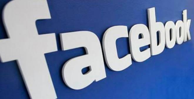 فيس بوك يواجه حملة انتقادات شرسة بسبب حذف صور طفلة 