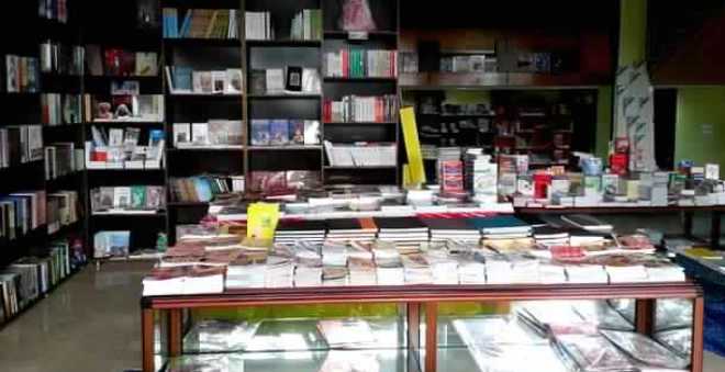 الكتبيون يحذرون المدارس الخاصة من بيعها الكتب المدرسية