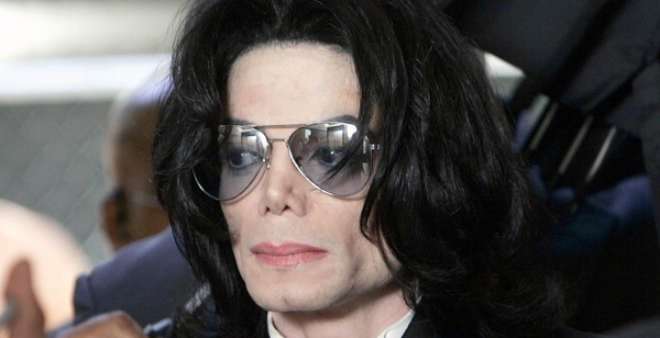 الجدل حول حقيقة وفاة مايكل جاكسون يعود من جديد بعد انتشار صورة غامضة