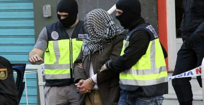 إسبانيا تعتقل إمامين مغربيين بتهمة تأييد تنظيم 