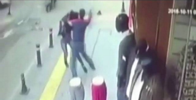 فيديو.. زوج سابق يقتل طليقته طعناً في اسطنبول