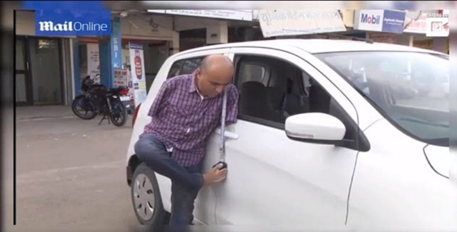 بالفيديو: هندي بلا ذراعين يحصل على رخصة قيادة