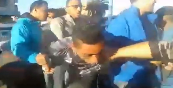 فيديو..مواطنون يمسكون بسارق في مدينة الدار البيضاء وهذا ما فعلوه به !