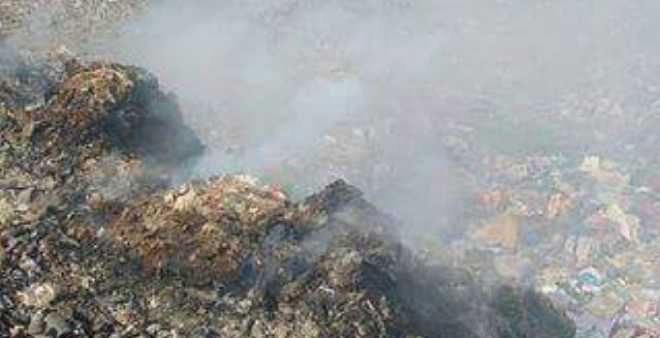 سكان سوق السبت بإقليم الفقيه بن صالح يختنقون من نفايات محترقة