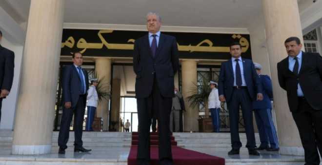 وزراء الجزائر يتنازلون عن 10 بالمائة من رواتبهم بسبب الأزمة الاقتصادية