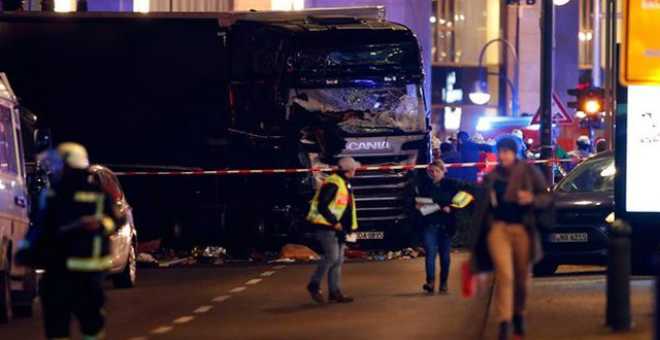 مقتل 9 أشخاص وإصابة 50 جراء اقتحام شاحنة سوقا في برلين