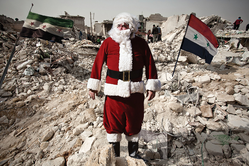 بابا نويل يهبط في سوريا بالخطأ معتقداً أنها مدخنة